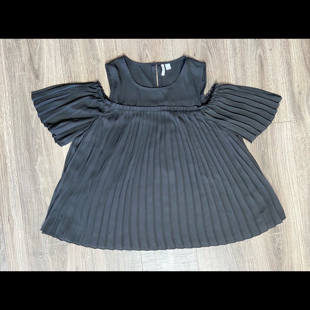 Elle Cold Shoulder Top